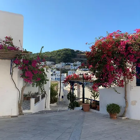 Magnificent Santorini Luxury With Sea View And Hot Tub Oia